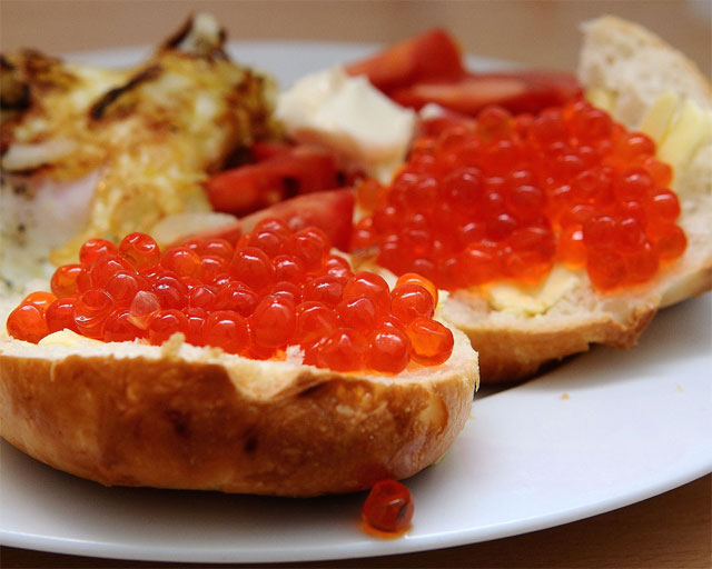 https://en.wikipedia.org/wiki/Red_caviar#/media/File:Salmon_caviar.jpg