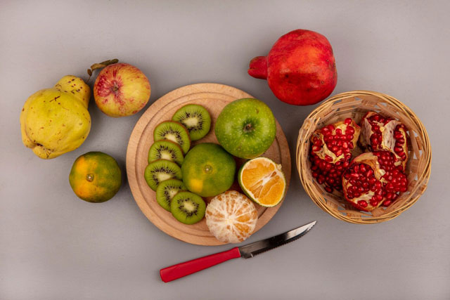    - https://ru.freepik.com/free-photo/top-view-fresh-chopped-kiwi-slices-wooden-kitchen-board-with-green-apple-tangerine-with-pomegranate-quince-yellow-apple-isolated_13996492.htm#fromView=search&page=1&position=23&uuid=98b946f7-6f04-40a7-b8b8-f2438f0796a0